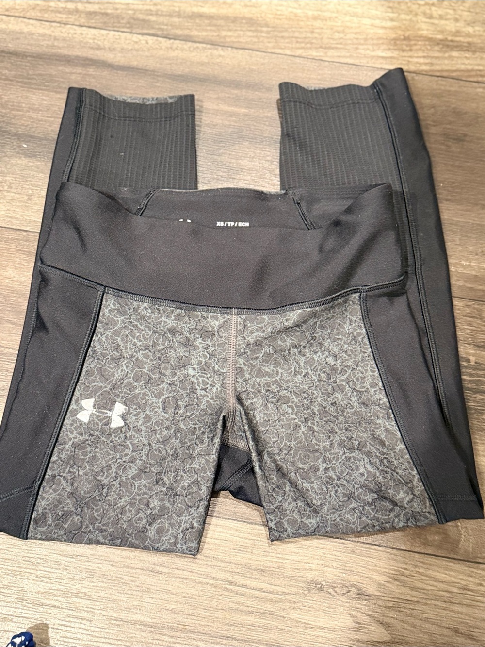 Under Armour HeatGear Compression Crop Leggings – XS